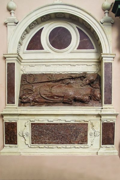 Nagrobek biskupa Franciszka Krasińskiego w bodzentyńskim kościele. Fot. Andrzej Bednarz